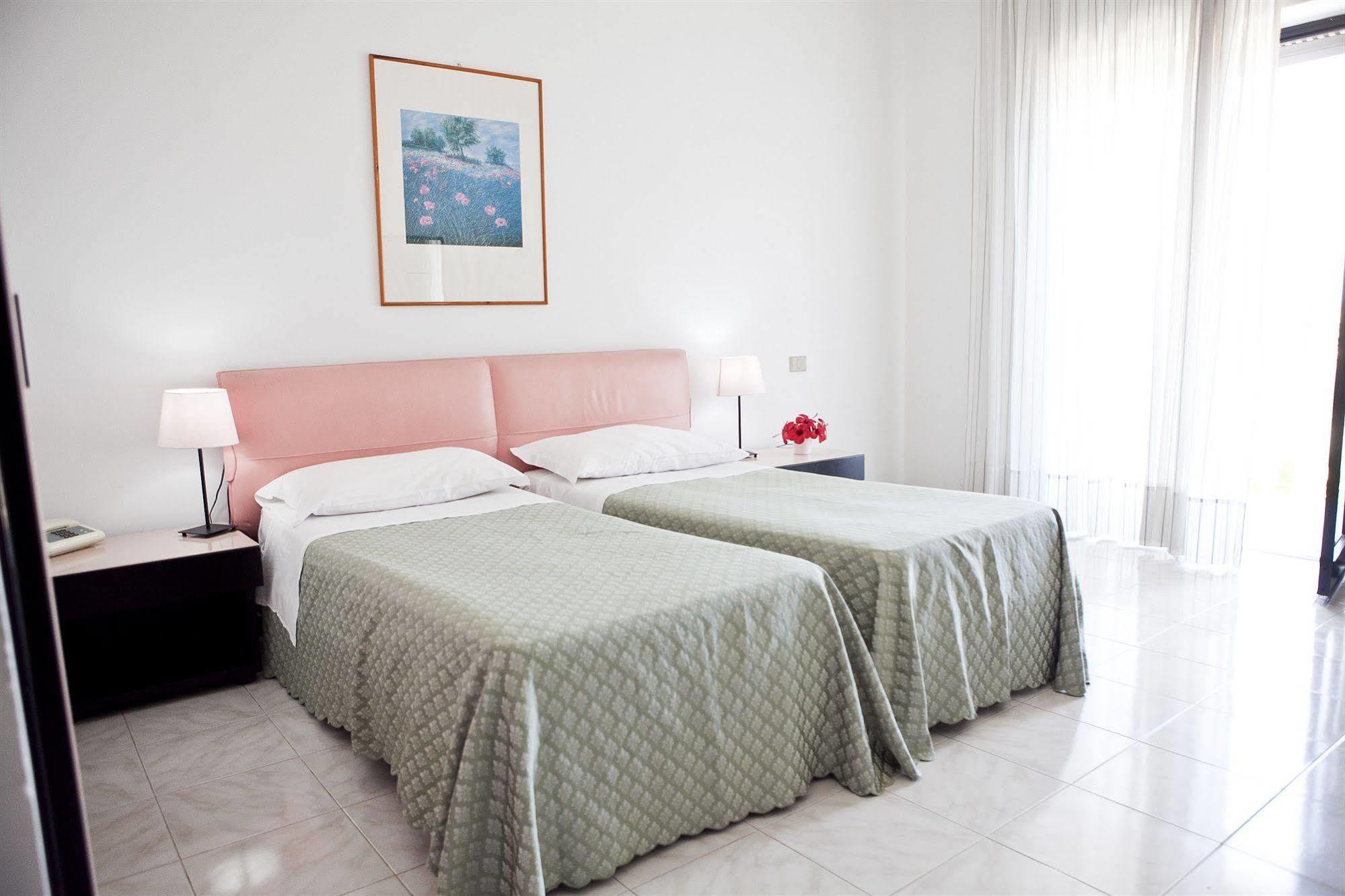 Futura Style Helios Hotel Noto Buitenkant foto