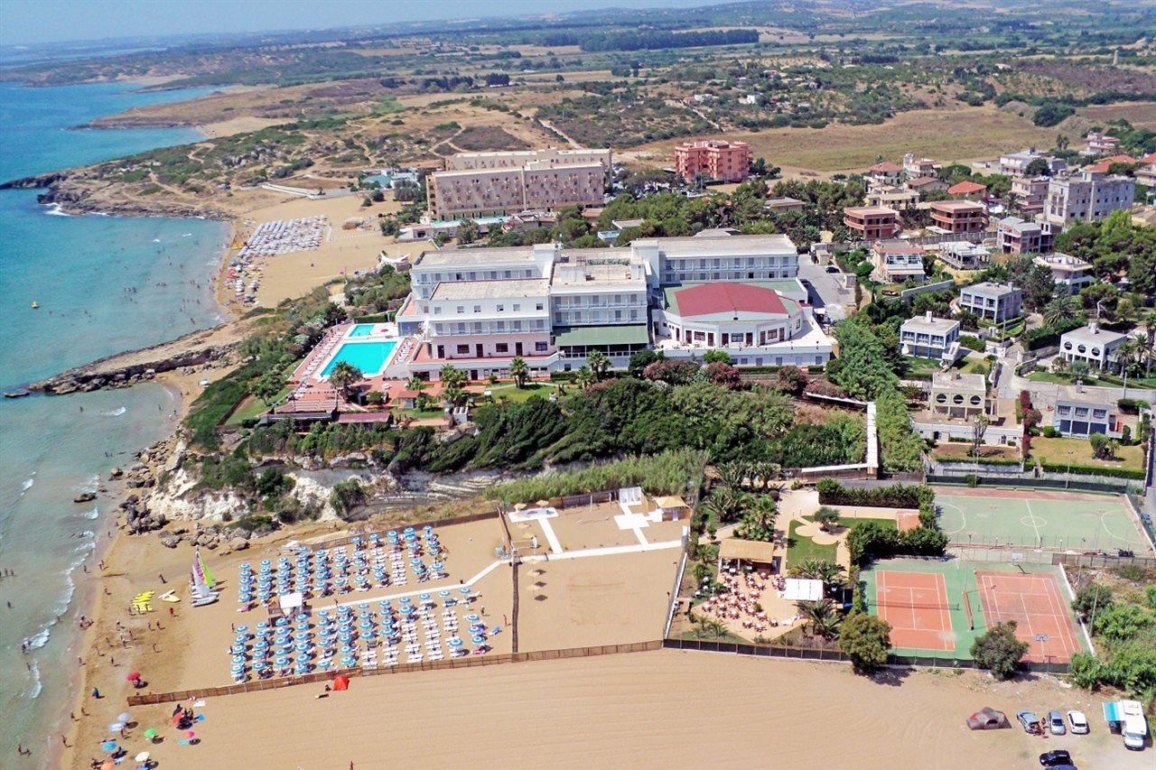 Futura Style Helios Hotel Noto Buitenkant foto