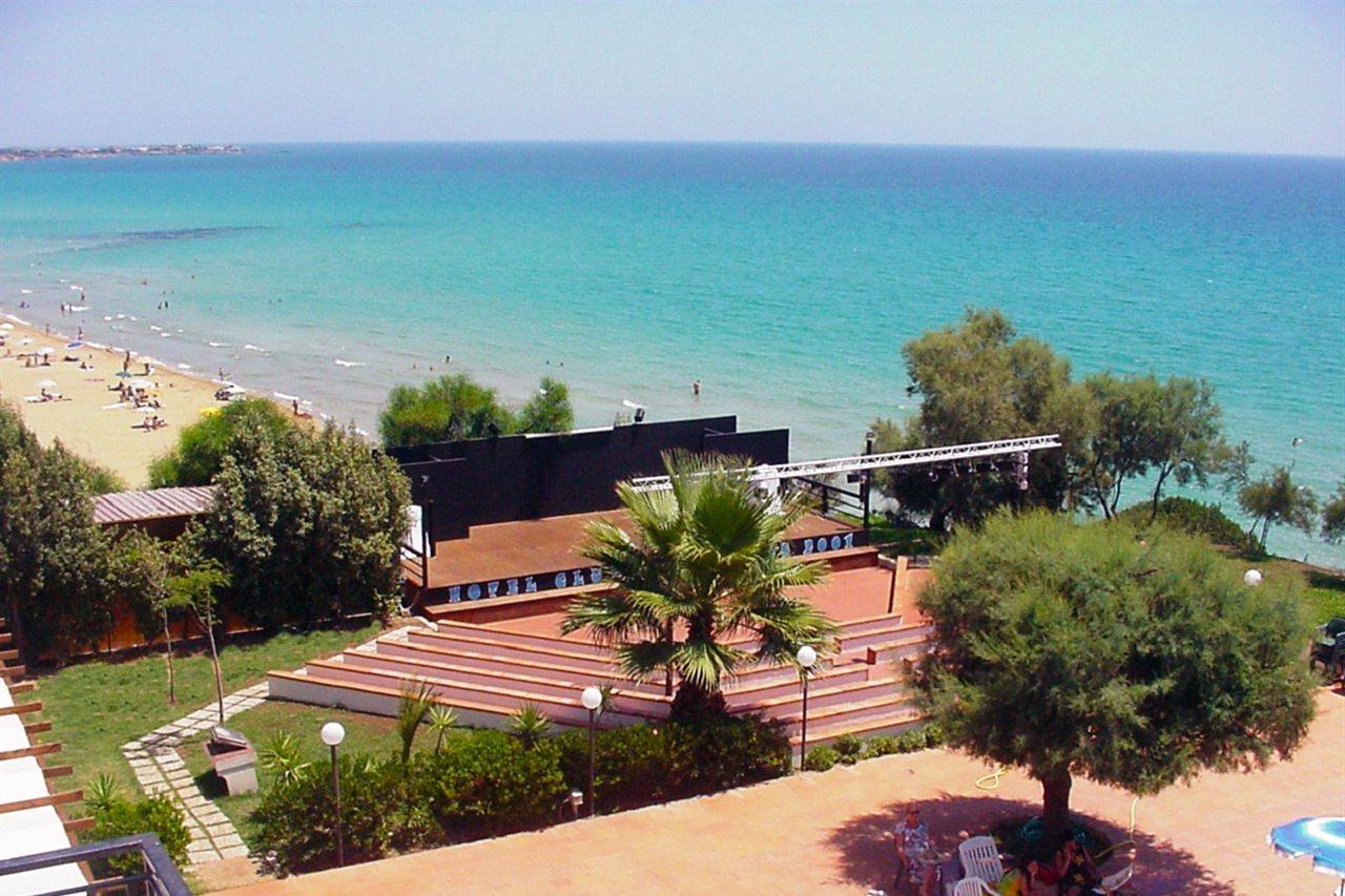 Futura Style Helios Hotel Noto Buitenkant foto