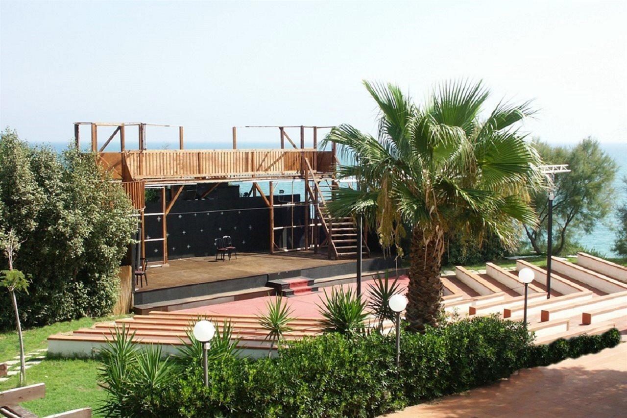 Futura Style Helios Hotel Noto Buitenkant foto